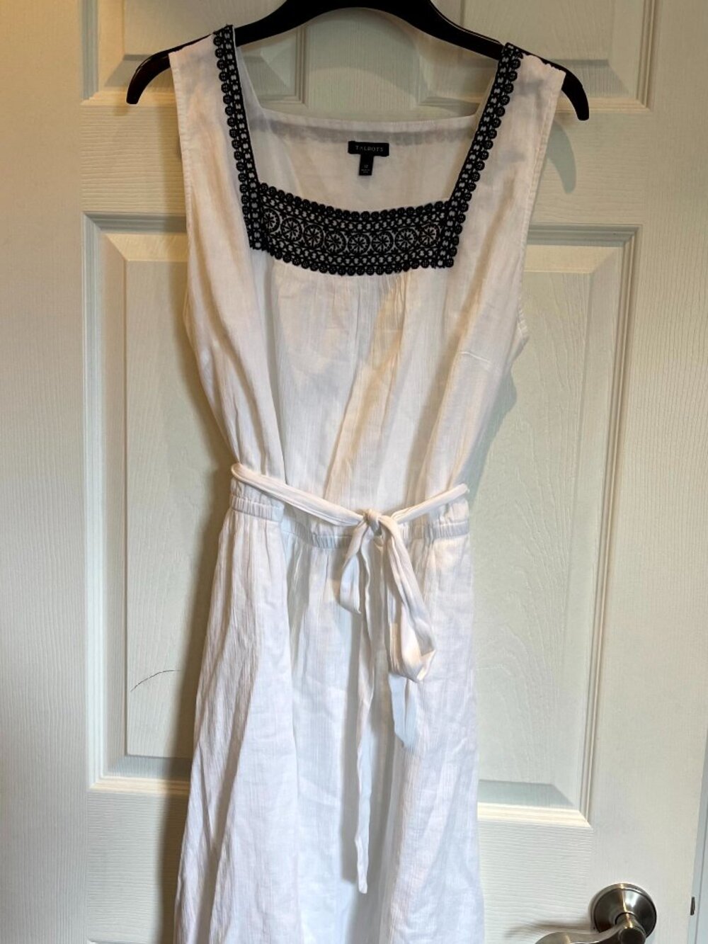 Summer white dress with black collar